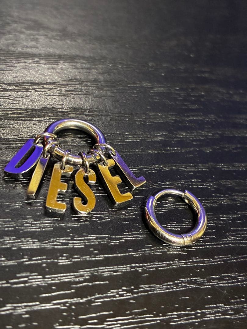 美品 2025 新作　DIESEL ディーゼル ピアス　フープピアス 箱 付属品