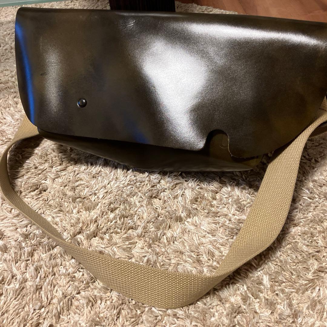 【新品タグ付き】Uni&co ダークグリーン メッセンジャーバッグ