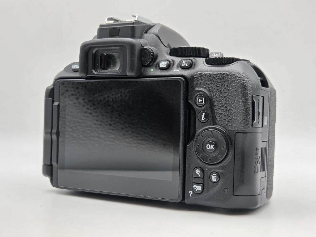 ニコン　NIKON D5600 18-55mm VR レンズキット