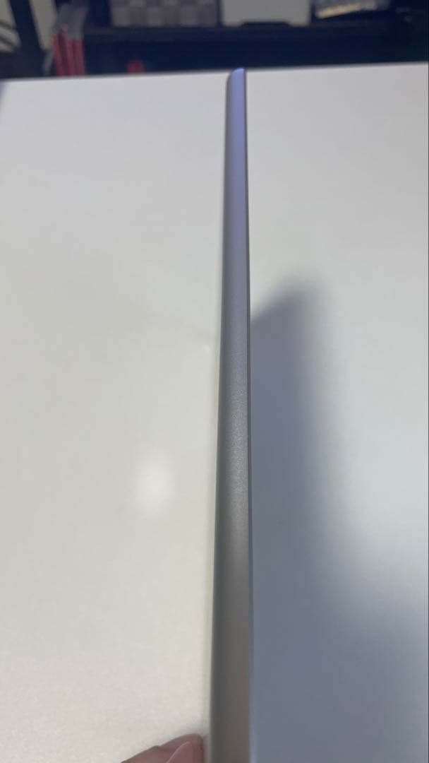 Apple iPad 第5世代 シルバー 本体　Wi-Fi + Cellular