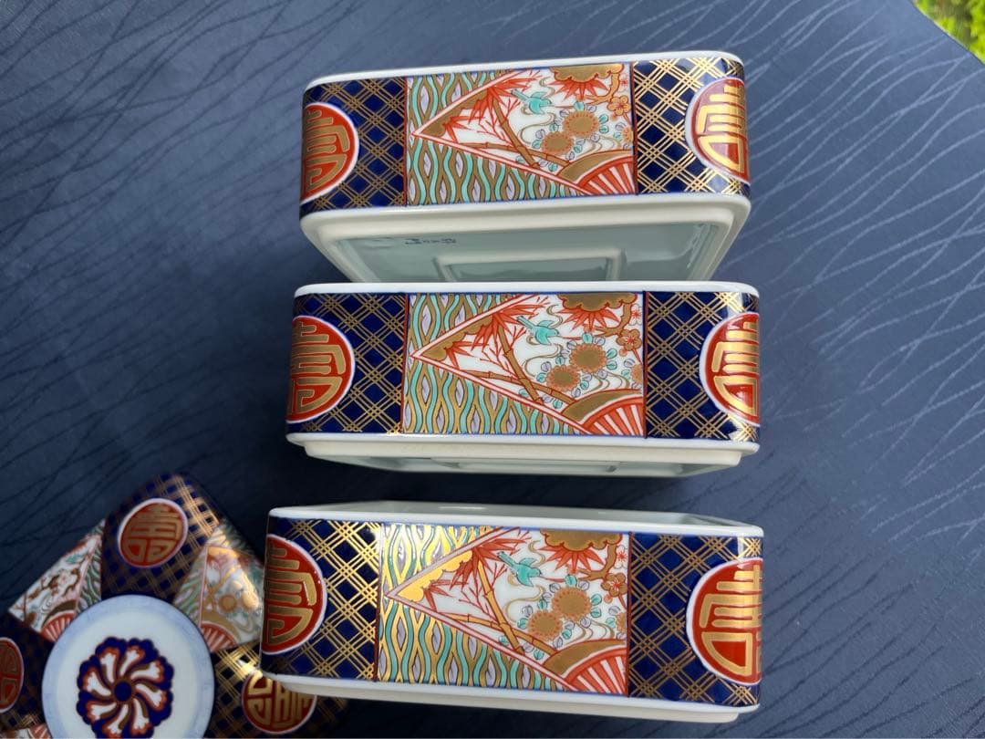 弥左エ門　弥左ヱ門　アリタポーセリンラボ　染錦丸紋寿　三段重　陶箱　吉祥文様