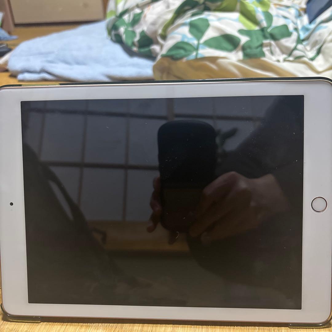 iPad (第6世代) 10.2インチ シルバー　スタンドダードケース付き