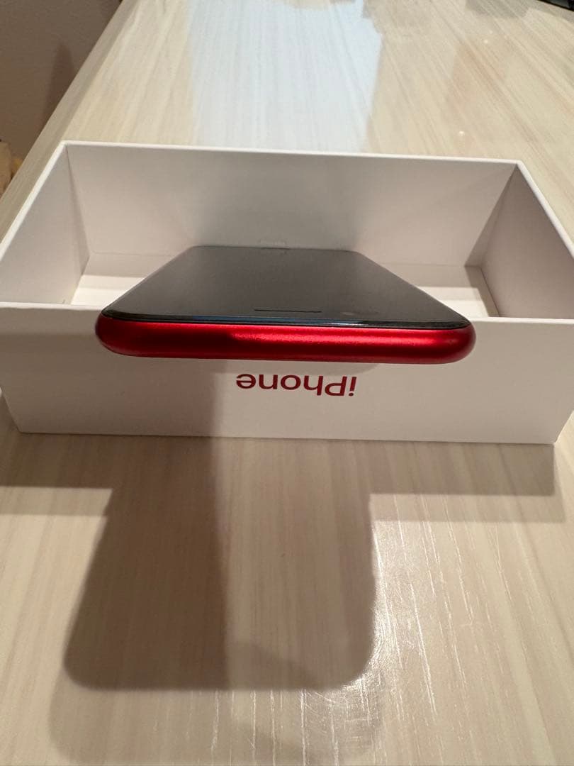 【送料込】【美品】iPhone SE2 64GB simフリー本体