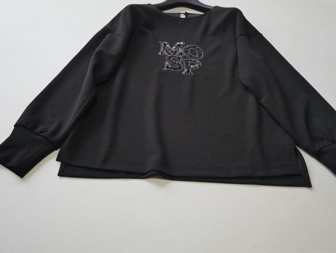 MORABITO SPELLモラビト　プルオーバートップス 刺繍 サイズ38