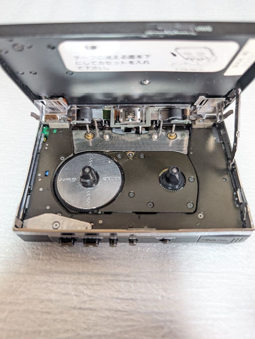 SONY CASSETTE PLAYER WM-F501 ケース付