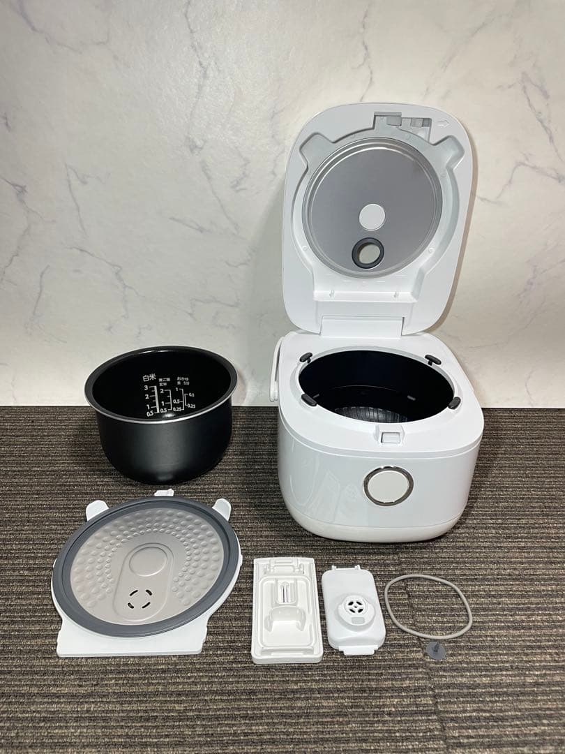 975 東芝 3合炊き IHジャー炊飯器 ホワイト 備長炭ダイヤモンド釜 高年式