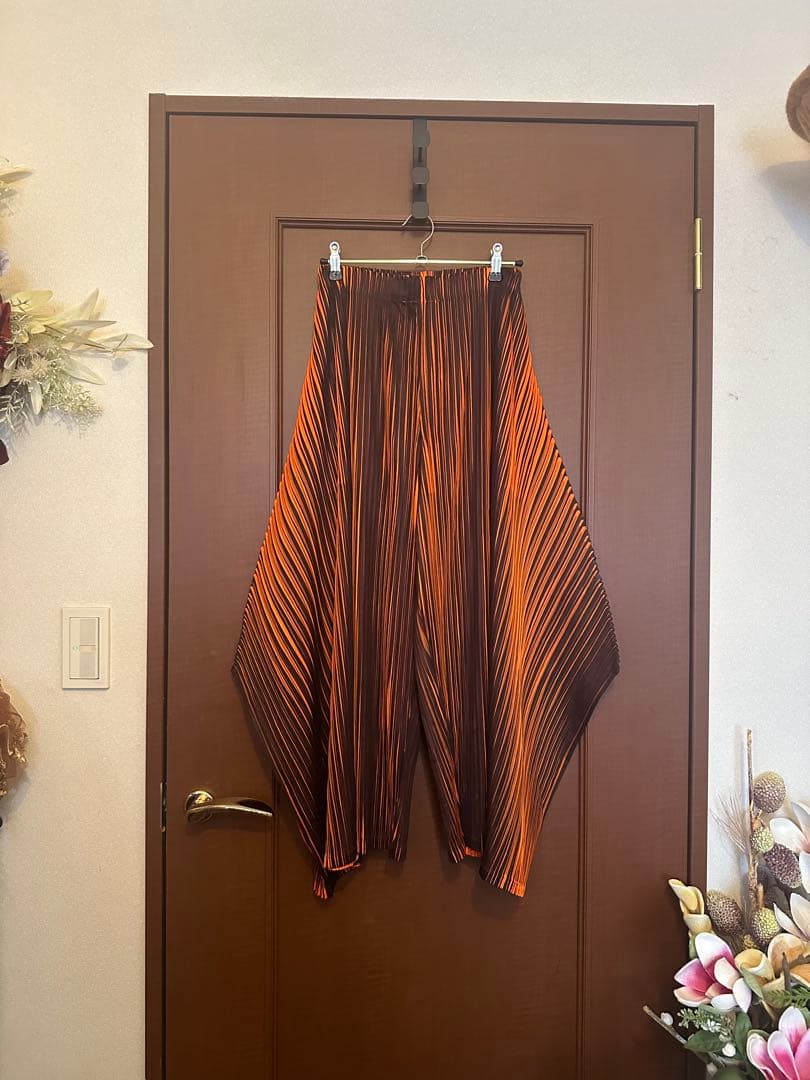 プリーツプリーズ　アルトネオンワイドパンツ　オレンジx 黒　美品　ネオンオレンジ