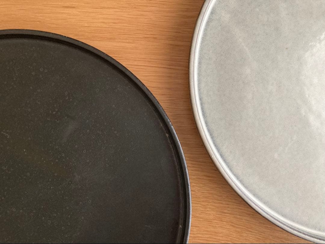 【人気】マルミツポテリ☆ソボカイ丸平皿セット白黒