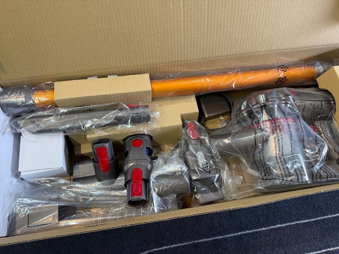 dyson V8 fluffy スティッククリーナー