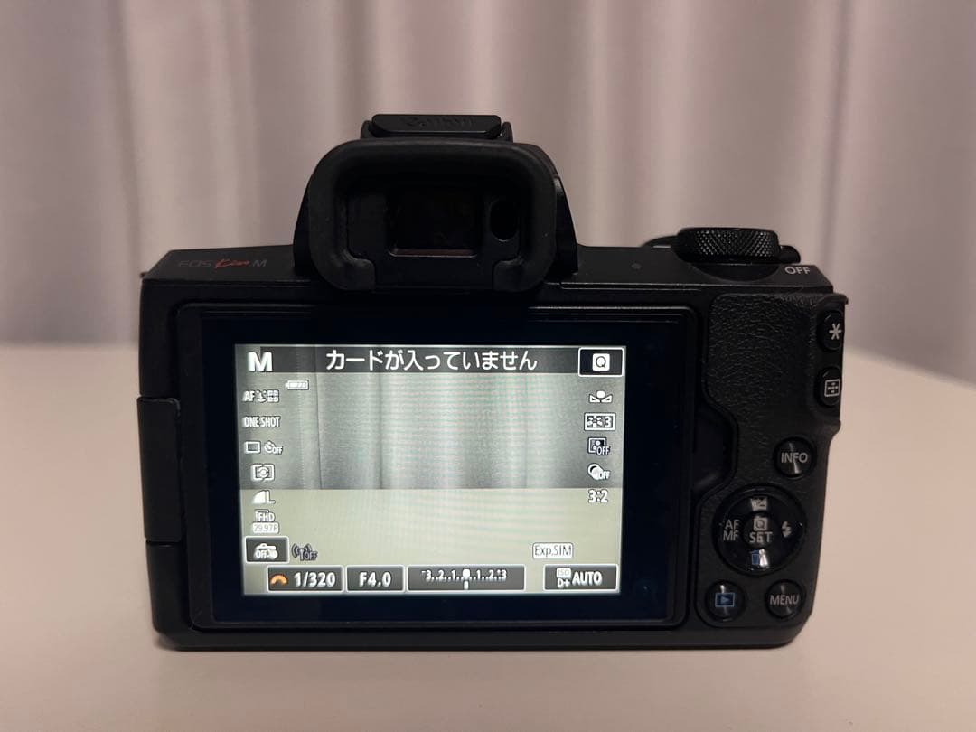 キヤノン EOS Kiss M 【EF-M15-45 IS STMレンズキット】