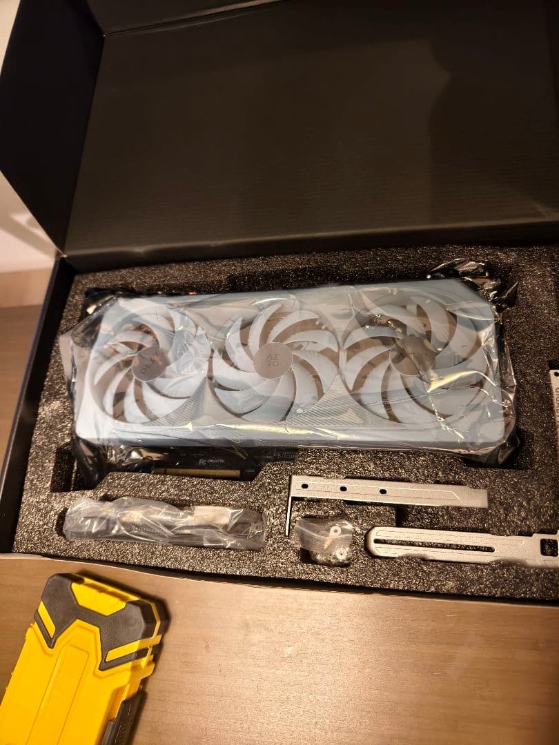 グラフィックボード・グラボ・ビデオカード GIGABYTE GEFORCE RTX 4090 AERO OC 24G