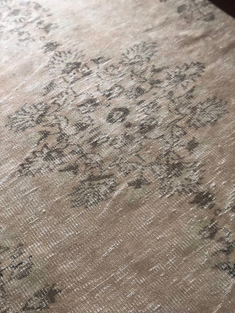 ヴィンテージラグ　トルコ　ベージュオーバーダイ　アナトリア　フローラルメダリオン