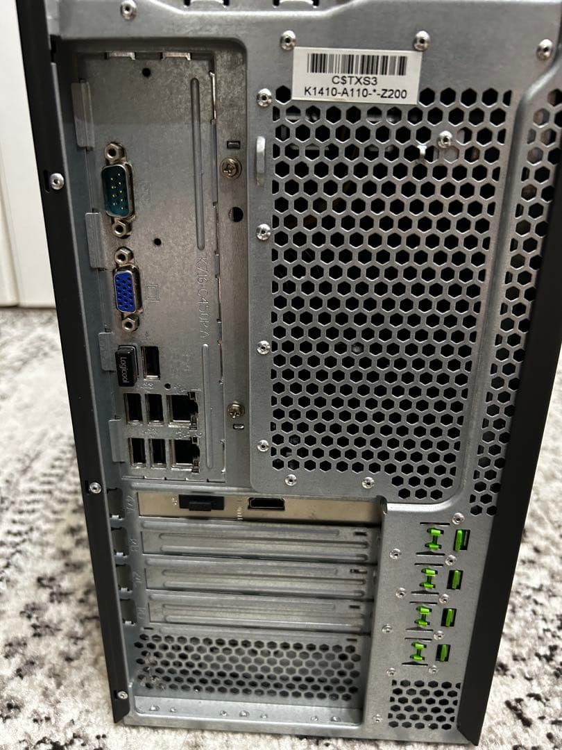 Fujitsu PRIMERGY TX100 S3 サーバー 4TB