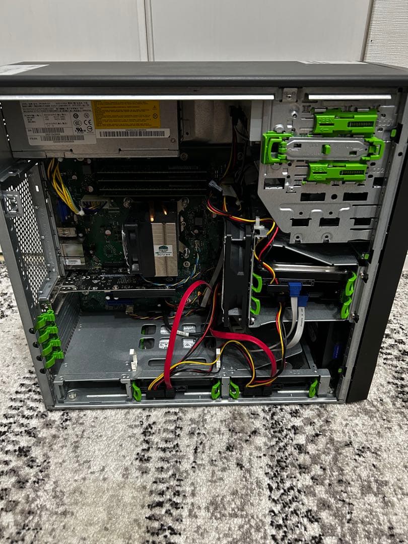 Fujitsu PRIMERGY TX100 S3 サーバー 4TB