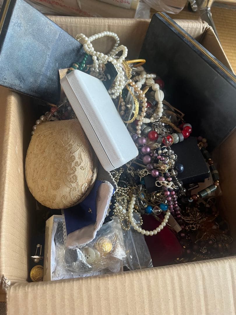 ワ*ン様 ジュエリーセット ジュエリーの詰め合わせセット（8.1kg）箱付き ア