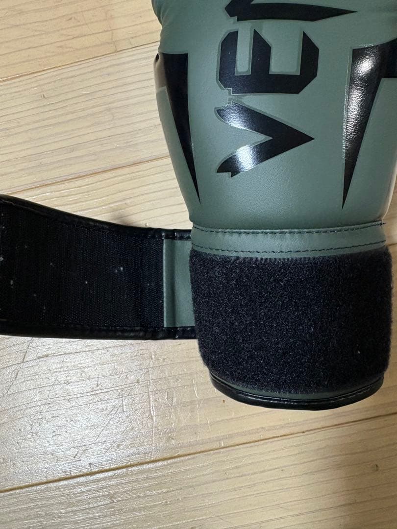 Venum ボクシンググローブ Elite 10oz オリーブ×ブラック