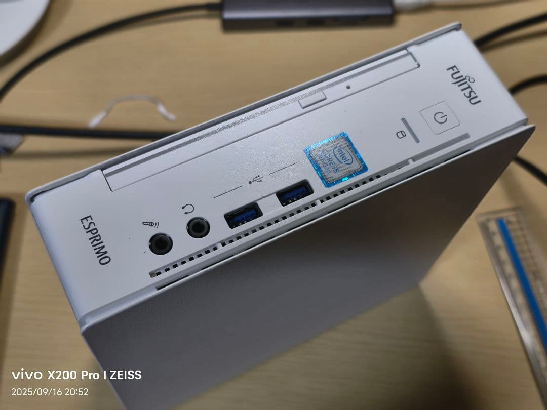 富士通 ESPRIMO Q558/V