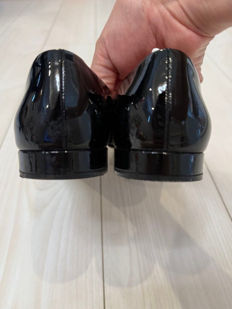 サルバトーレフェラガモ エナメルパンプス