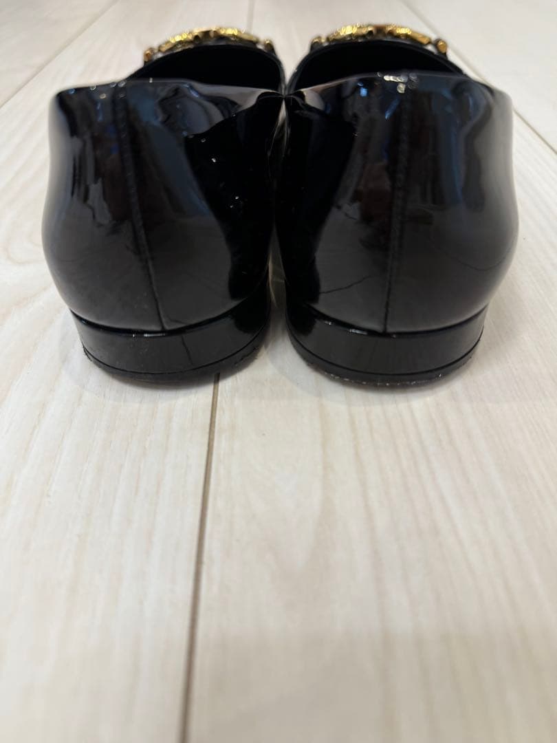 サルバトーレフェラガモ エナメルパンプス