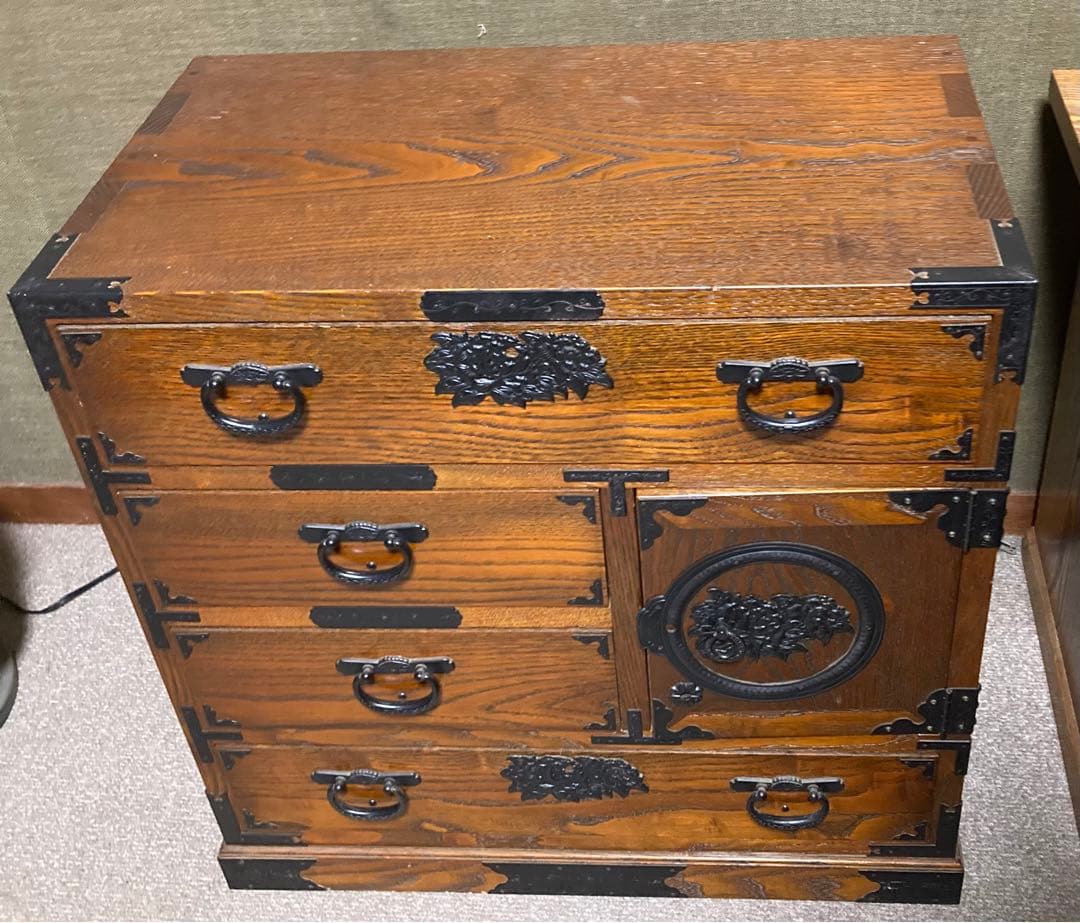 【昭和レトロ】時代家具　車箪笥　雲竜鉄地金具　民芸品　整理箪笥