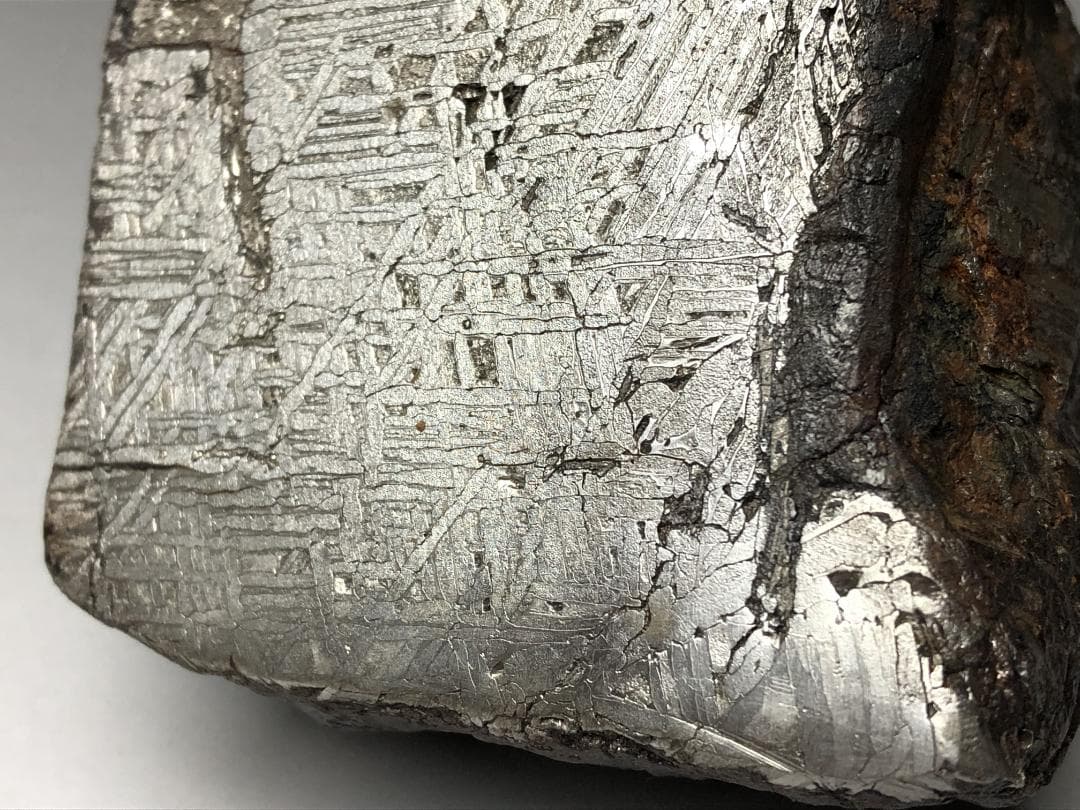 アルタイ隕石　大型隕石 鉄隕石　外皮付き隕石　ナチュラル　原石　重さ約1139ｇ