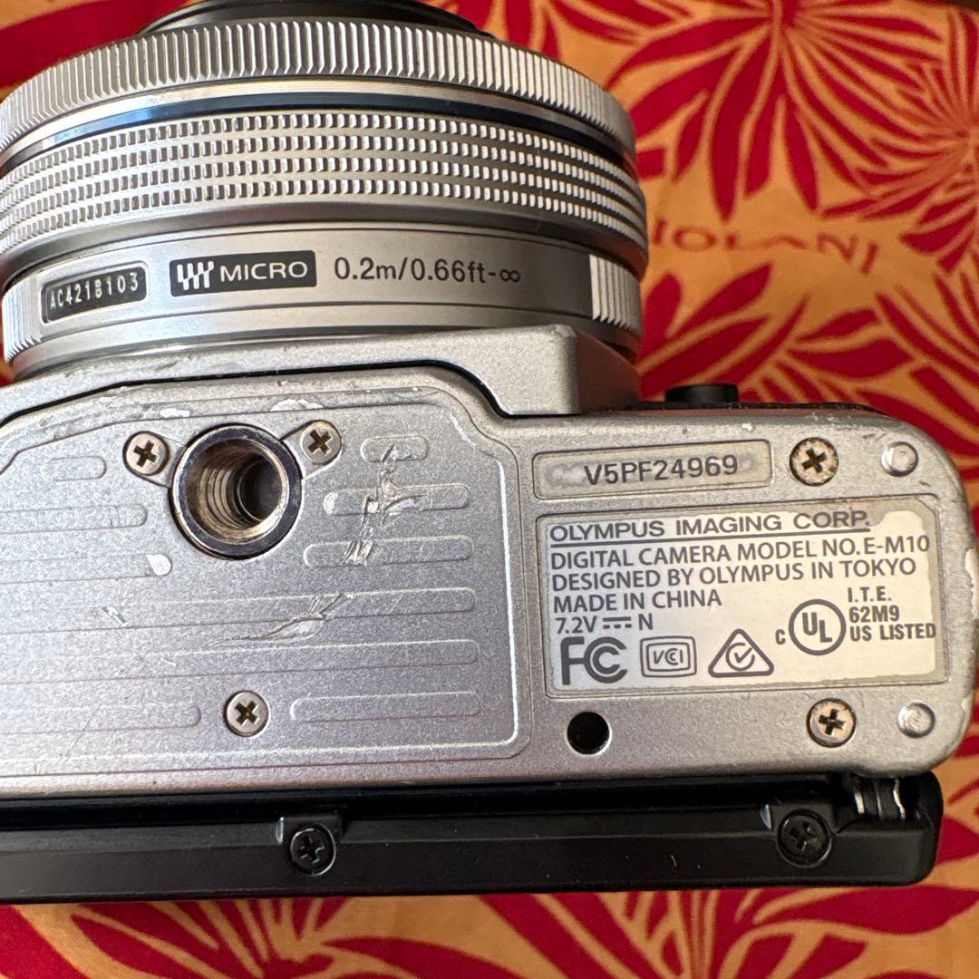 OLIMPUS OMD-EM10ズームレンズ３本 ほか、