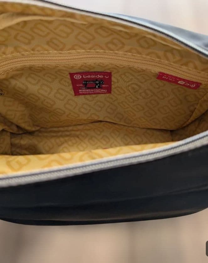 ★期間限定価格★ビサイユ　クロスボディ ショルダーバッグ