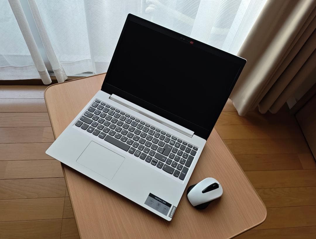 Lenovo Ideapadノートパソコン ホワイト