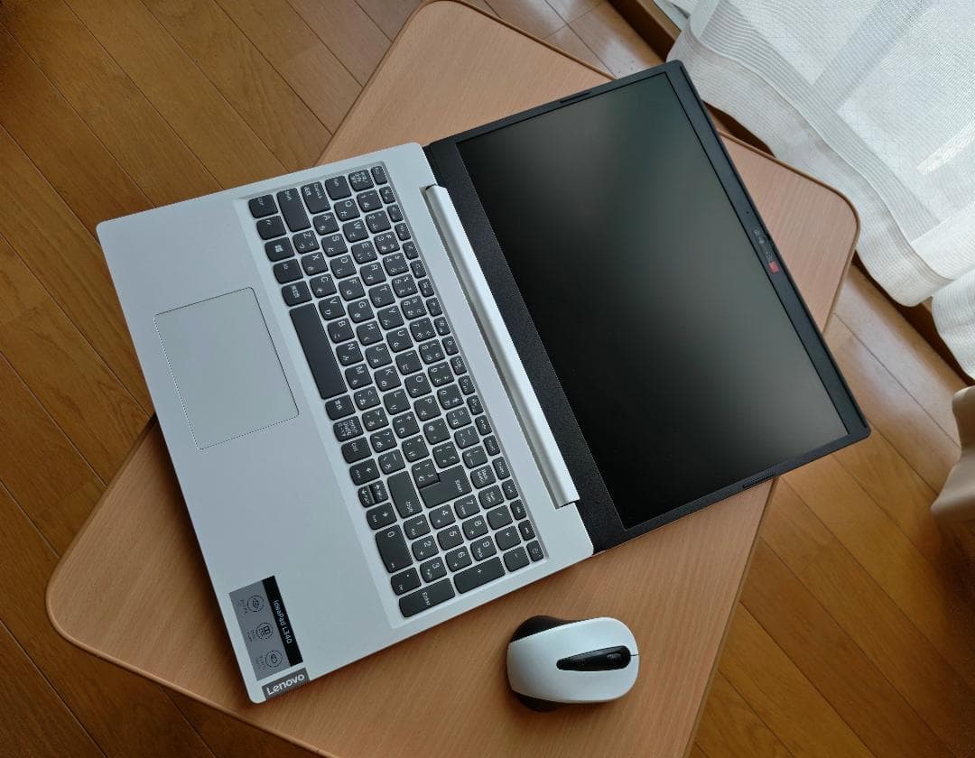 Lenovo Ideapadノートパソコン ホワイト