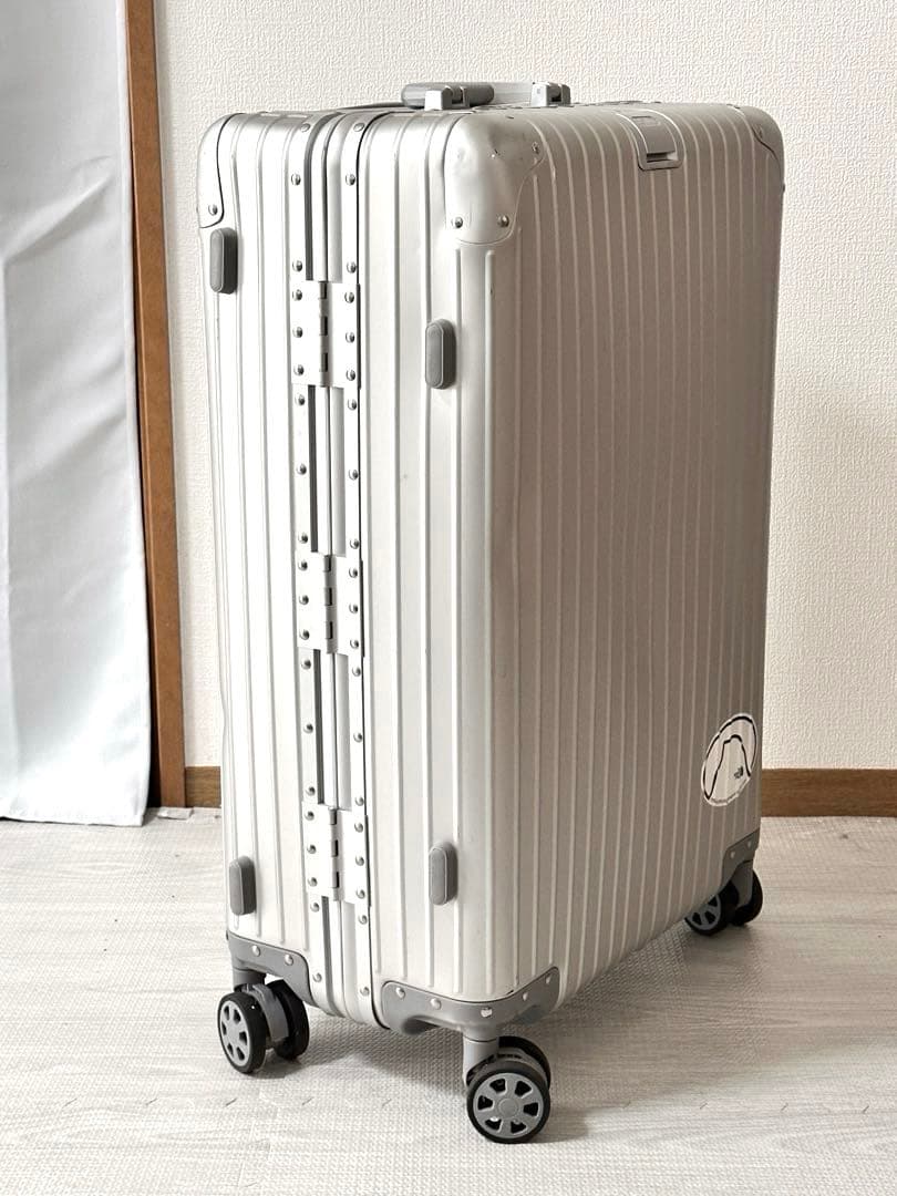 TSAロック付き　アルミニウム合金製　シルバー4輪キャリーケース。