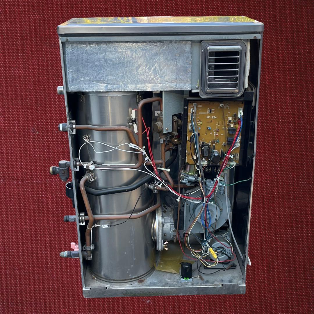 石油ボイラー 長府強制追焚付石油給湯器KIBF-3860SG、2004年製。