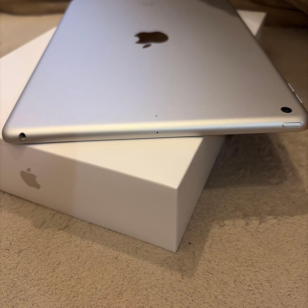 iPad 第9世代 256GB 10.2 シルバー Wi-Fiモデル 本体