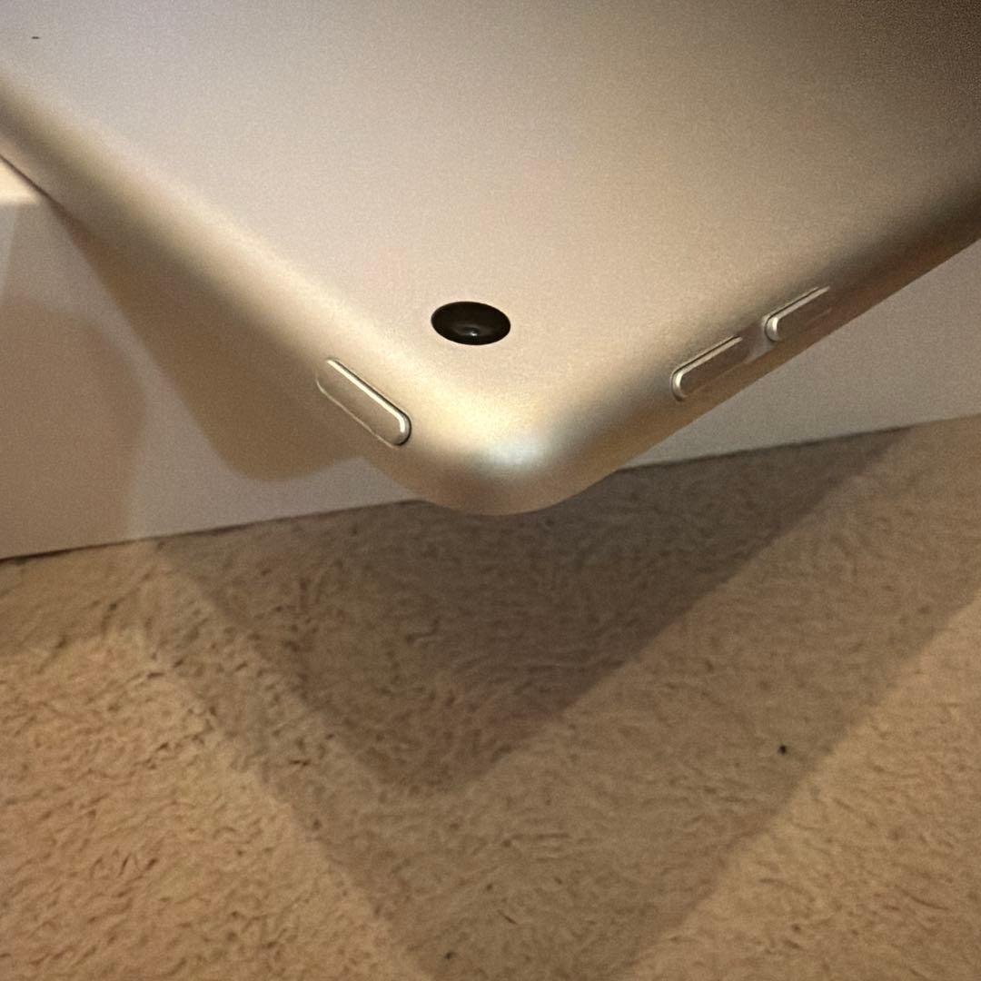 iPad 第9世代 256GB 10.2 シルバー Wi-Fiモデル 本体