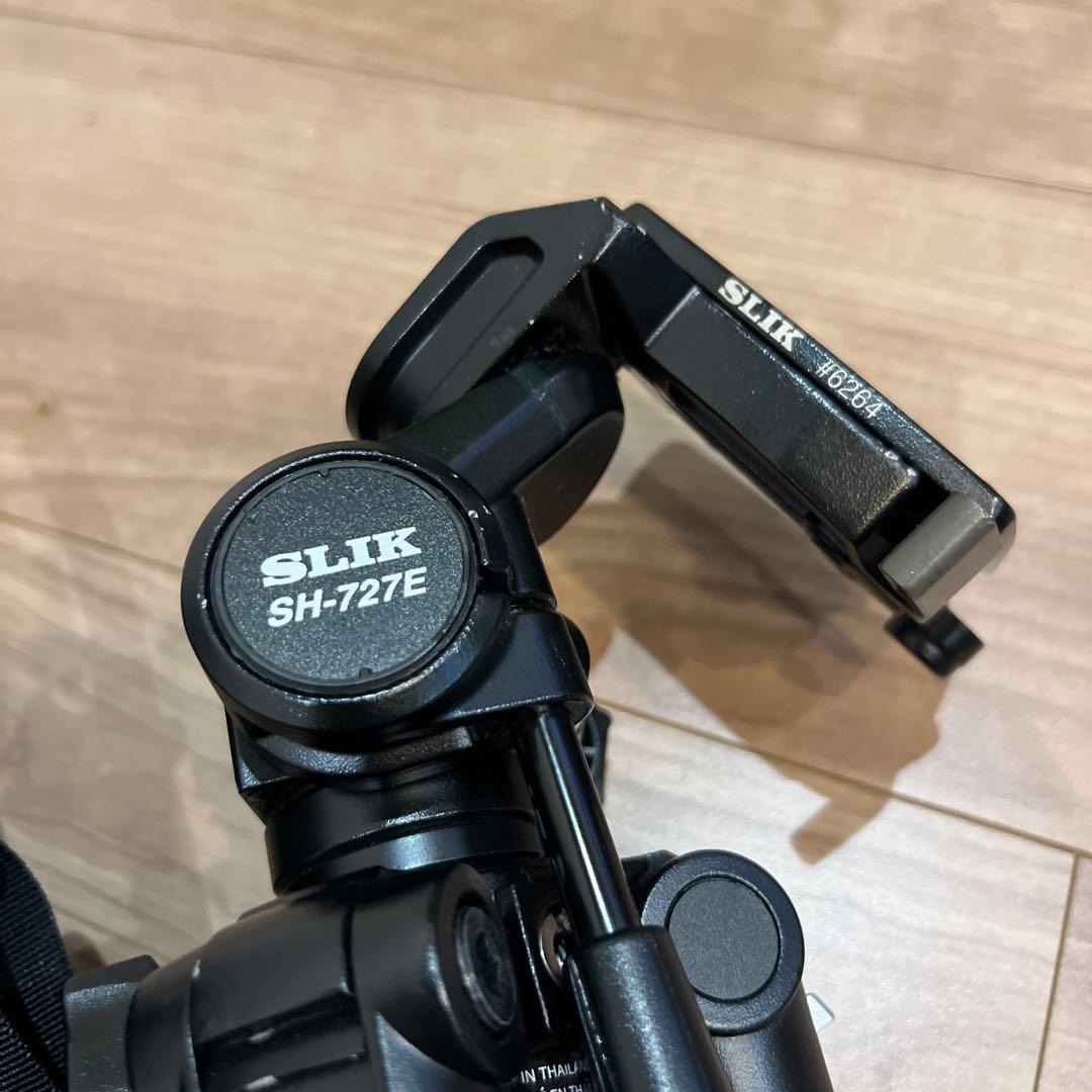 Panasonic HC-VX992M 4Kカメラと付属品