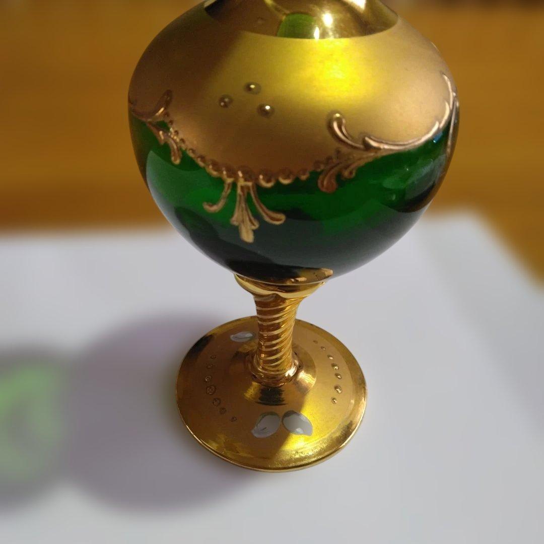 新品未使用イタリア　ベネチアグラス緑色と金色の花瓶