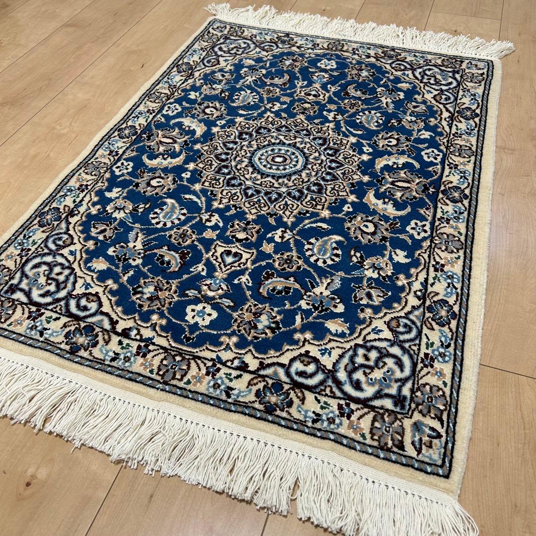 ペルシャ絨毯　ナイン産　ラグ