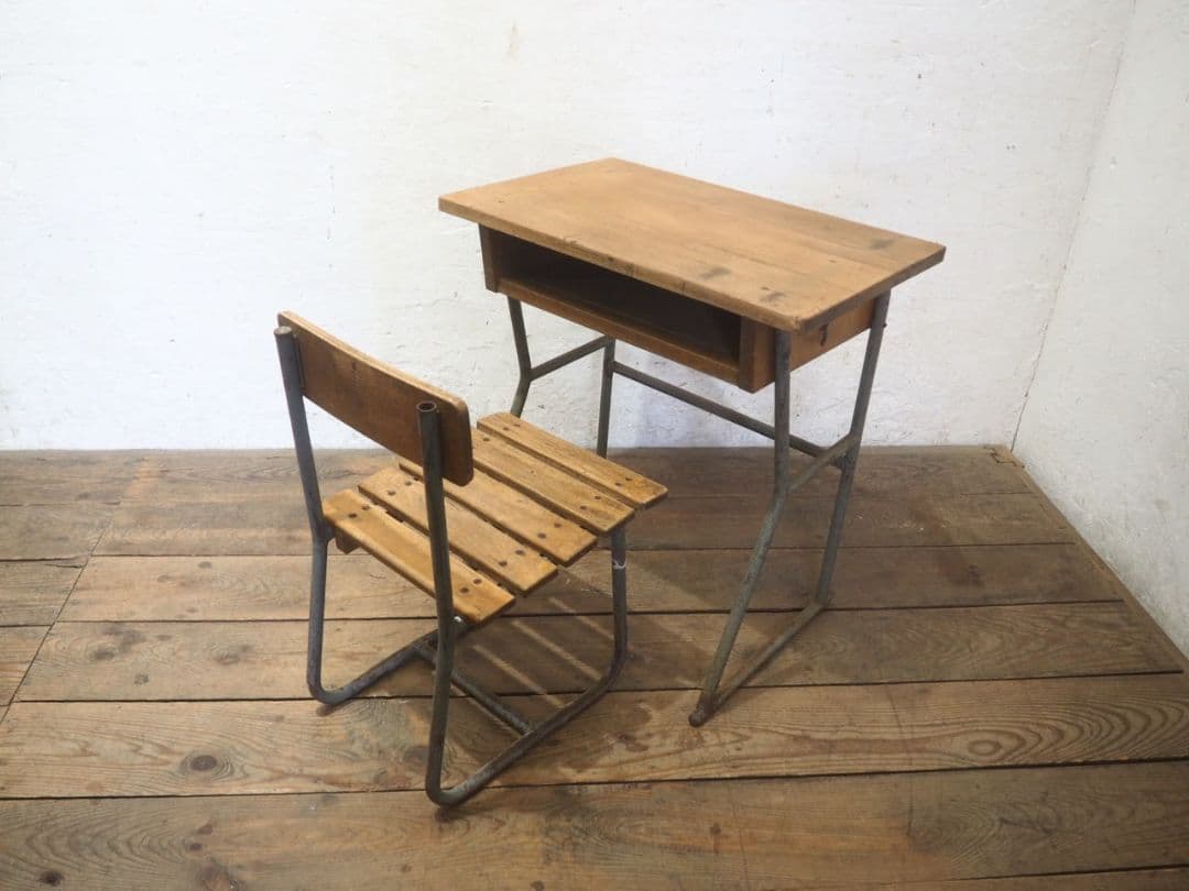 1241　ヴィンテージ　古い木と鉄のテーブルとイスのセット　机　デスク　レトロ