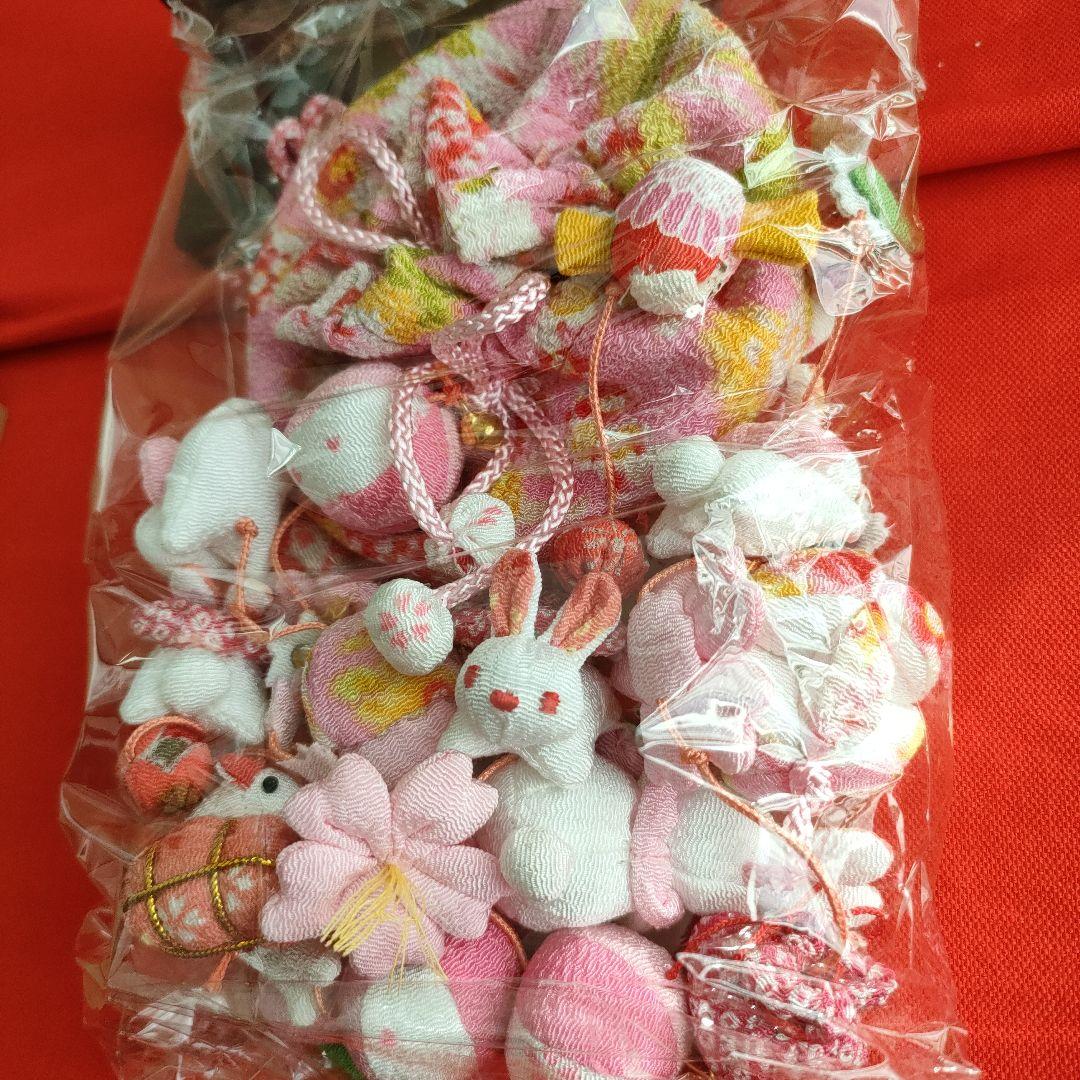 ひな祭り飾り カラフルな布製　　　(こつぶうさぎ　特小)スタンド付き