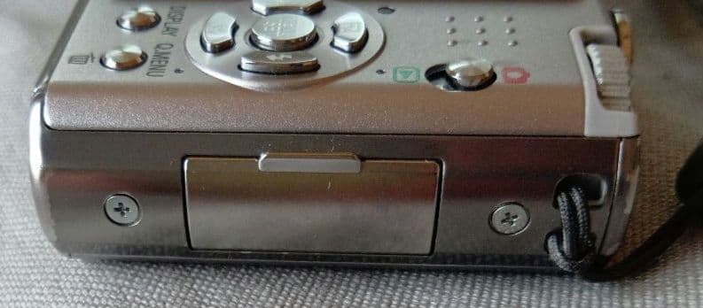 【液晶に黄ばみ有】動作品　パナソニック LUMIX DMC-FX-40　12MP