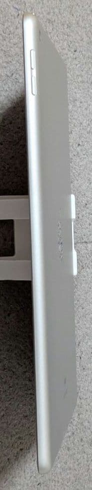 Apple iPad 第8世代 32GB Wi-FIモデルシルバー 本体