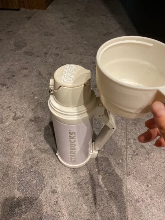 スターバックス　水筒　桜色です。