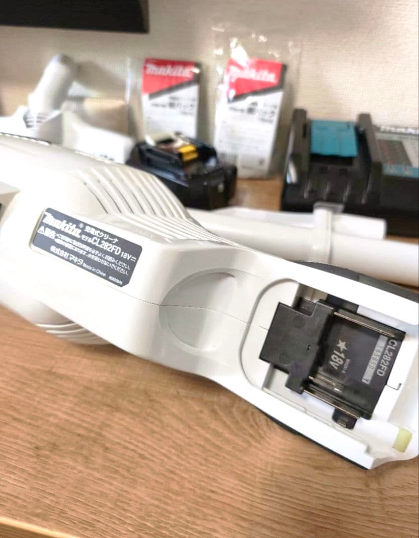 美品【土日限定お値下げ】マキタ掃除機CL282FD 18vバッテリー/急速充電器