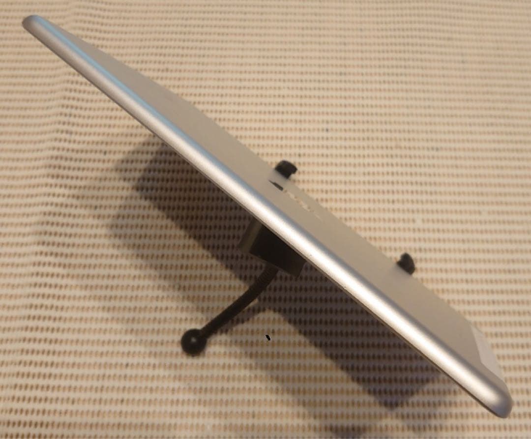 完動品SIMフリーiPad第5世代(A1823)本体32GB送料込NHLJK