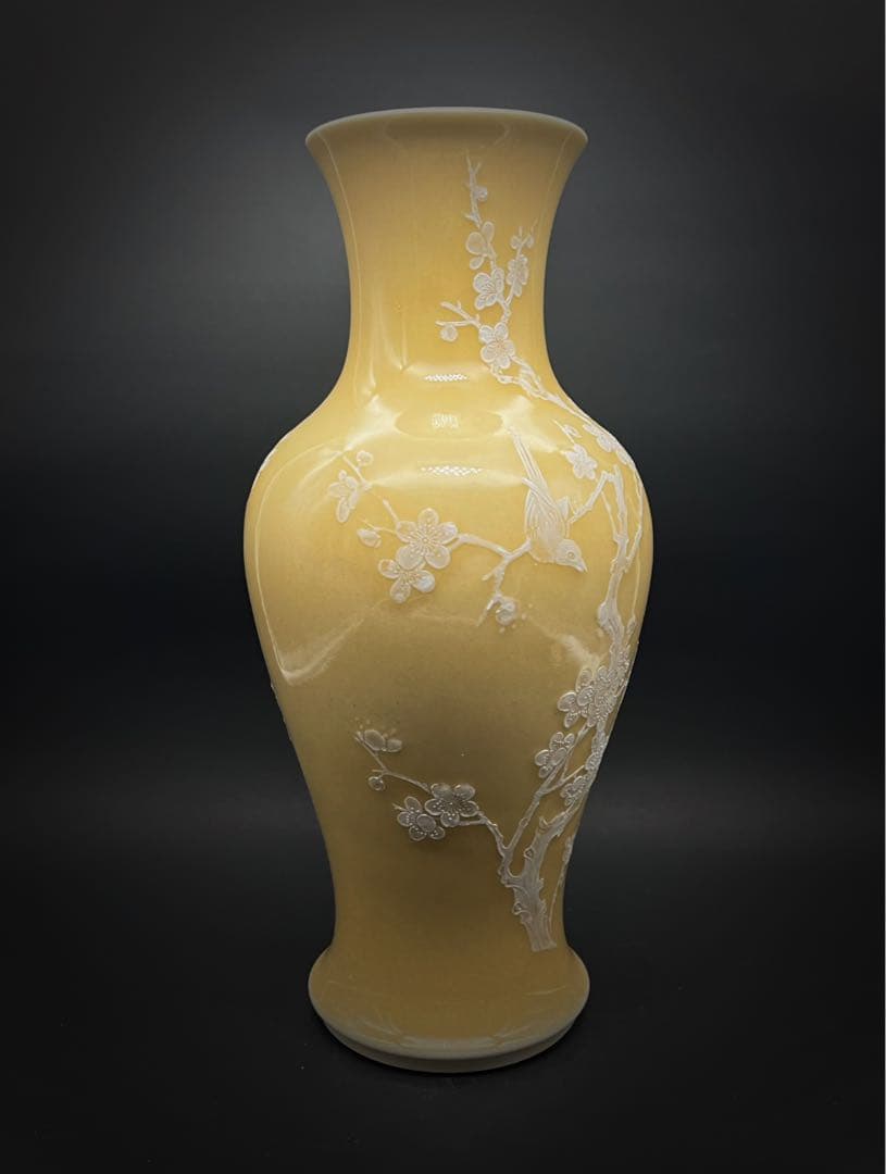 中国美術 古玩 米黄釉堆白花鳥花瓶 景德鎭製