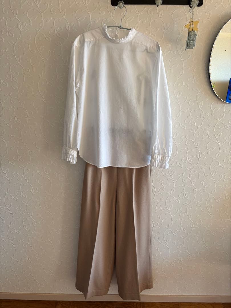 GALERIE ホワイト ハイネックシャツ