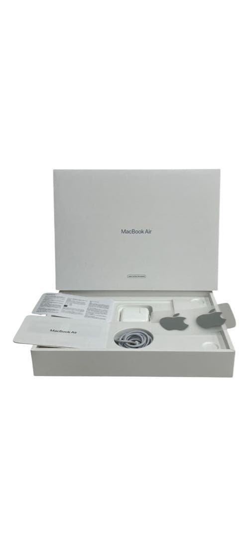 Macbook air M2 8gb ssd 256gb ( 充放電回数20)
