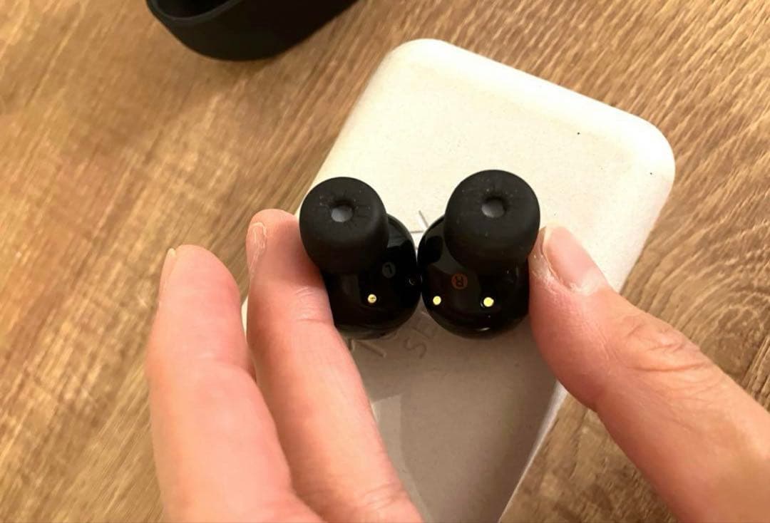 イヤホン　SONY WF-1000XM5 中古美品　ケース、付属品付き