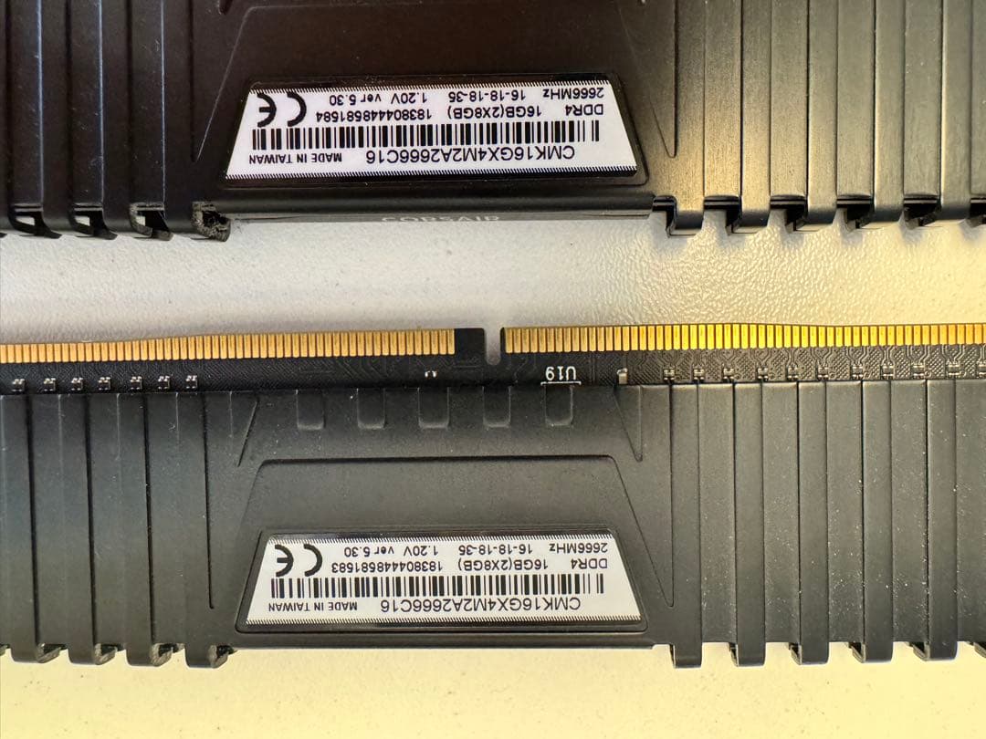 メモリ　DDR4（16GB） CORSAIR