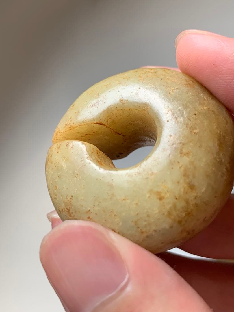 紅山文化　中国勾玉　紀元前3000年　出土　和田玉　翡翠勾玉　石器　土器　根付