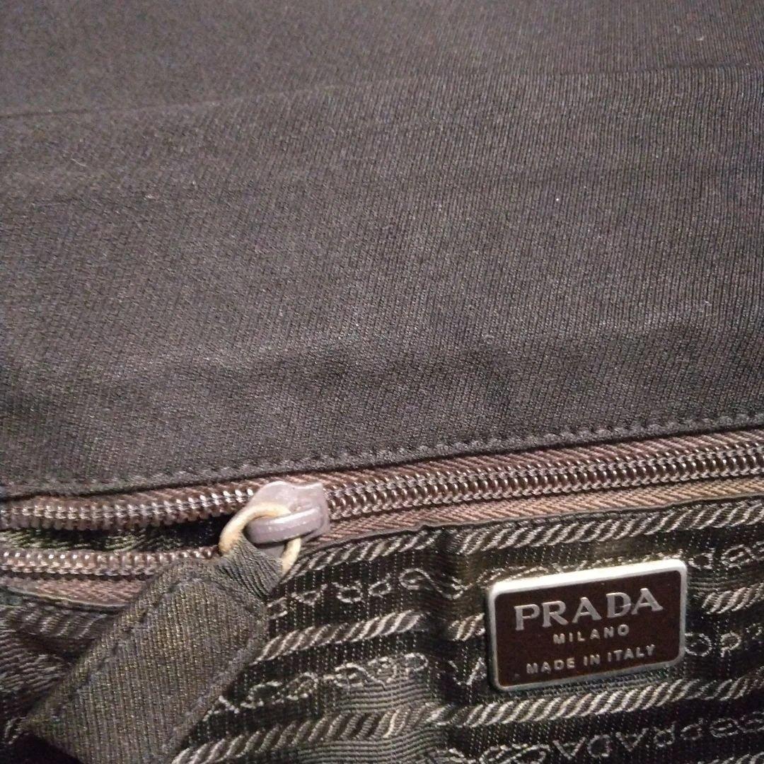 PRADA 焦げ茶色のプラスチック製 ショルダーバッグ